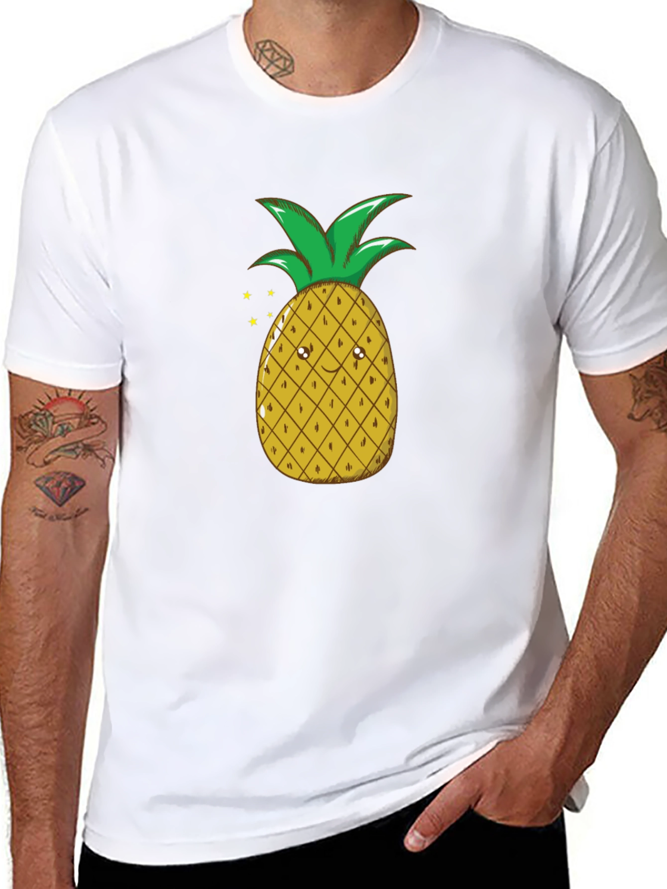 Camiseta Negra con Diseño de Piña Divertida
