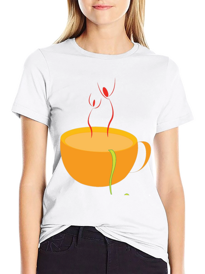 Camiseta Negra con Diseño de Taza de Café Abstracta