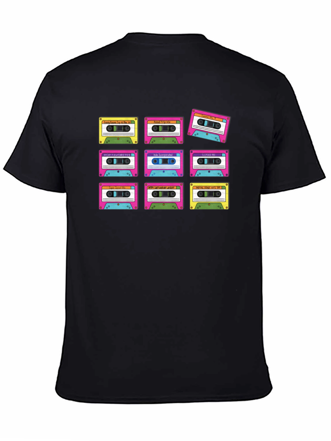 Camiseta Negra con Diseño Retro de Cassettes