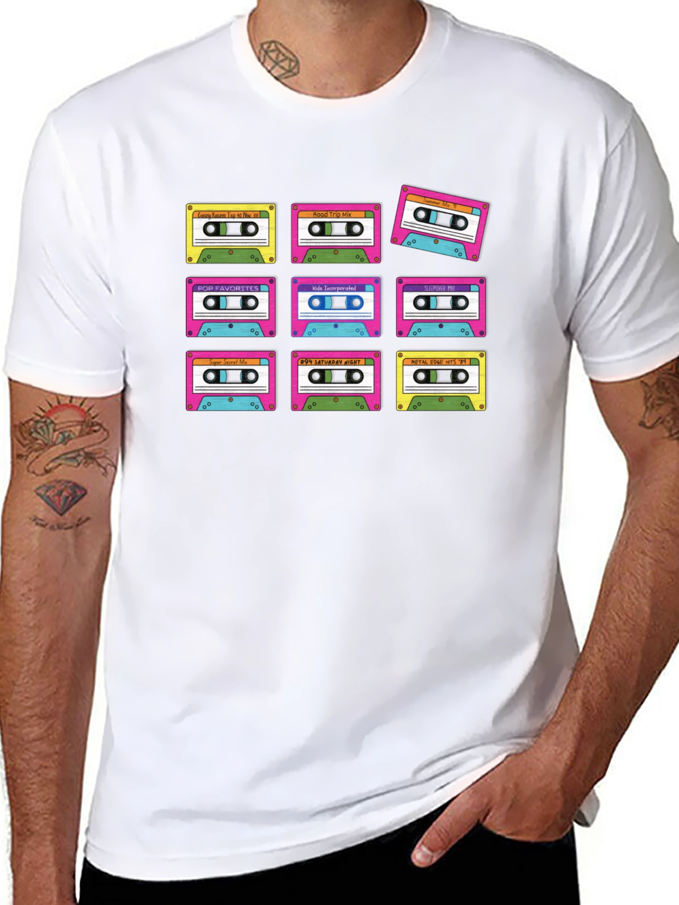 Camiseta Negra con Diseño Retro de Cassettes