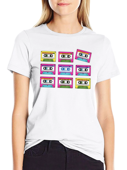 Camiseta Negra con Diseño Retro de Cassettes
