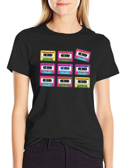 Camiseta Negra con Diseño Retro de Cassettes