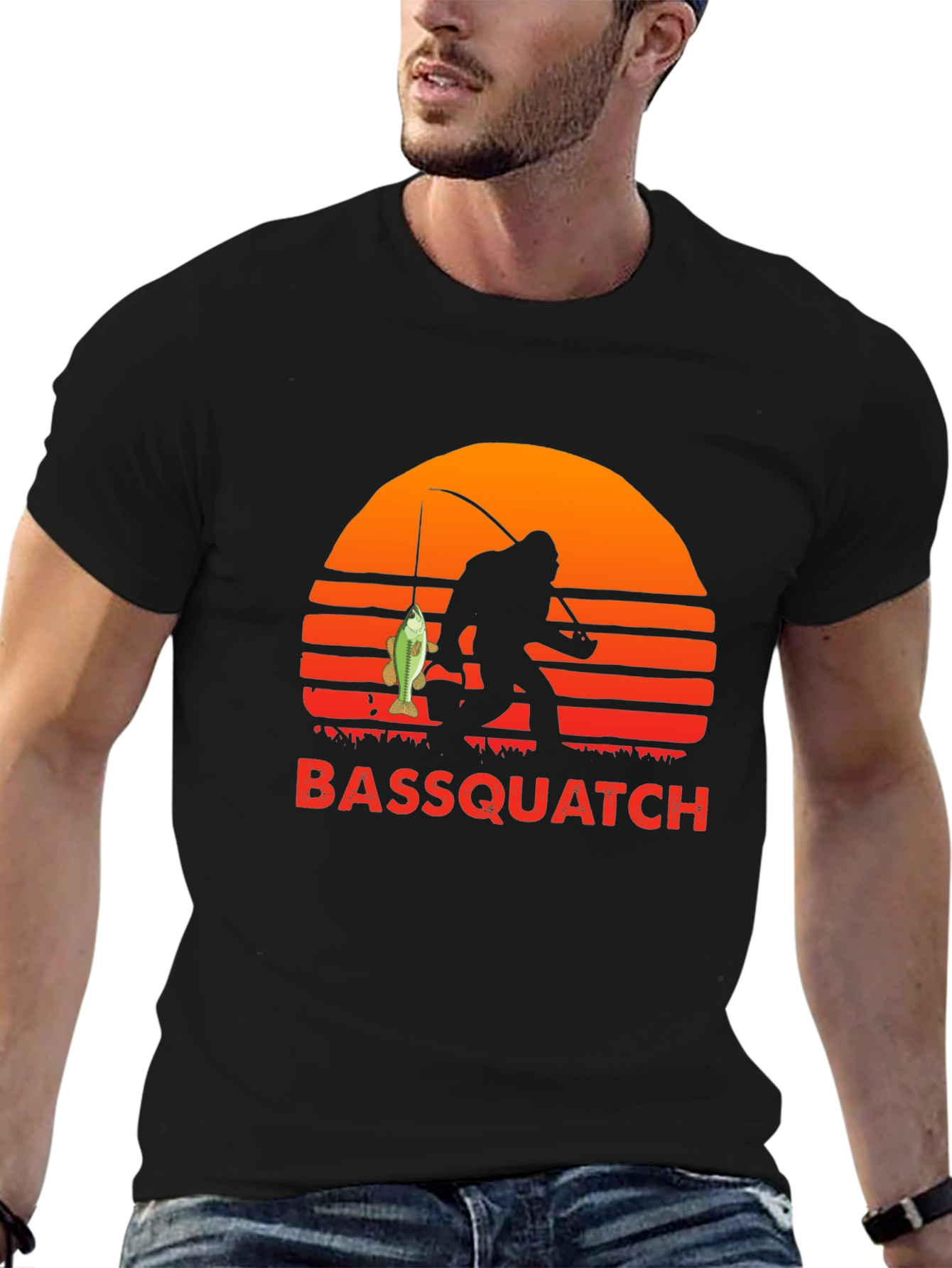 Camiseta Bassquatch: Bigfoot Pescador al Atardecer